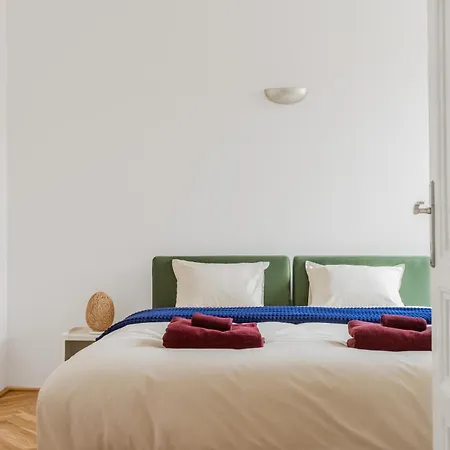 Wenceslas Square 3br Quite & Stylish Apartamento