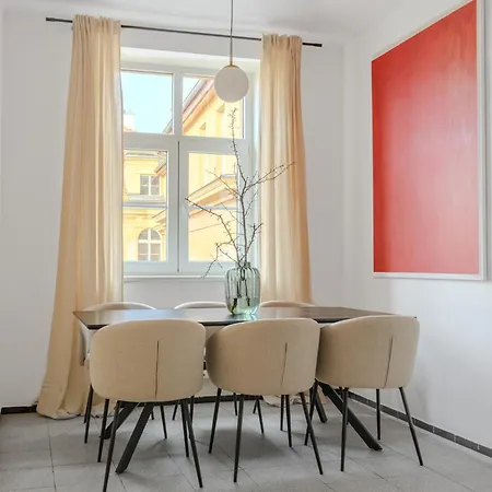 Wenceslas Square 3br Quite & Stylish * Praga